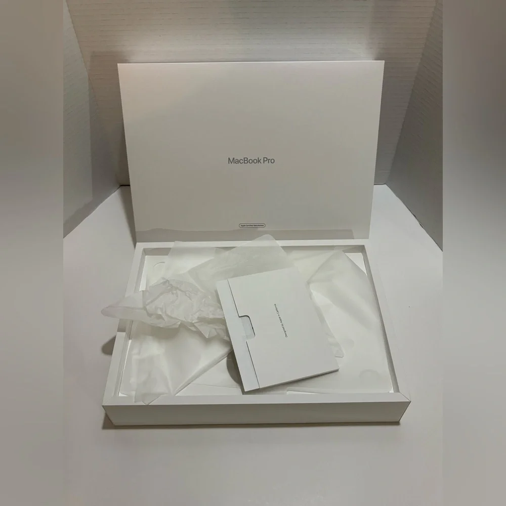Apple MacBook Pro 13 inch Laptop box EMPTY A2338